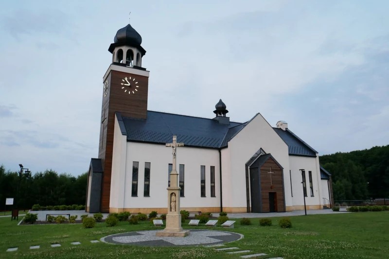Parafia św. Józefa Robotnika w Nieboczowach - nowy kościół w nowej wsi